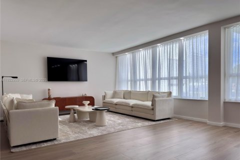 Copropriété à vendre à Bal Harbour, Floride: 3 chambres, 132.85 m2 № 1976752 - photo 2