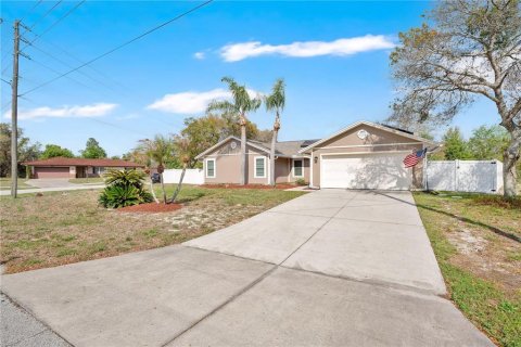 Villa ou maison à Deltona, Floride 4 chambres, 165.46 m2 № 2094901