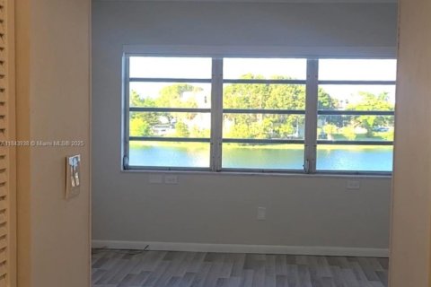 Condominio en alquiler en Miami, Florida, 1 dormitorio, 100.43 m2 № 1841202 - foto 19
