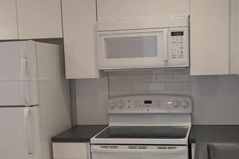 Condominio en alquiler en Miami, Florida, 1 dormitorio, 100.43 m2 № 1841202 - foto 10