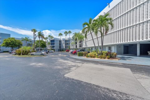 Condominio en alquiler en Miami, Florida, 1 dormitorio, 100.43 m2 № 1841202 - foto 6