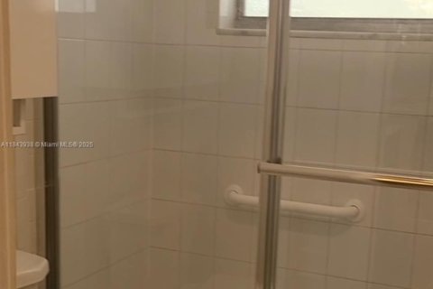 Condominio en alquiler en Miami, Florida, 1 dormitorio, 100.43 m2 № 1841202 - foto 26