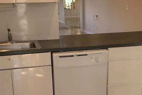 Condominio en alquiler en Miami, Florida, 1 dormitorio, 100.43 m2 № 1841202 - foto 11