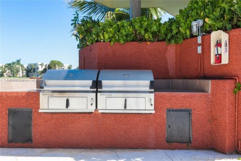 Condominio en alquiler en Miami, Florida, 1 dormitorio, 100.43 m2 № 1841202 - foto 3