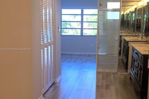 Condominio en alquiler en Miami, Florida, 1 dormitorio, 100.43 m2 № 1841202 - foto 22