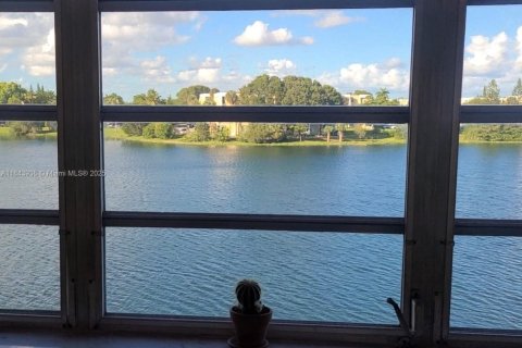 Condominio en alquiler en Miami, Florida, 1 dormitorio, 100.43 m2 № 1841202 - foto 9