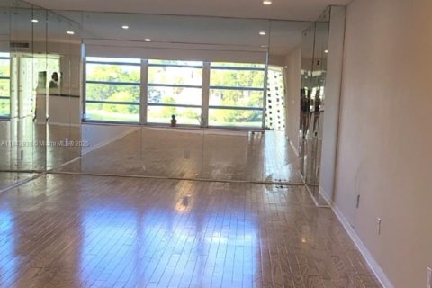 Condominio en alquiler en Miami, Florida, 1 dormitorio, 100.43 m2 № 1841202 - foto 16
