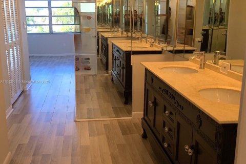 Condominio en alquiler en Miami, Florida, 1 dormitorio, 100.43 m2 № 1841202 - foto 21