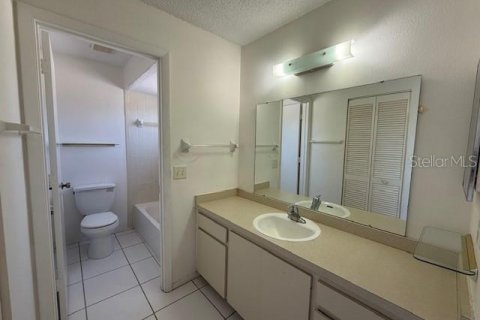 Condo in Sarasota, Florida, 2 bedrooms  № 1533434 - photo 11