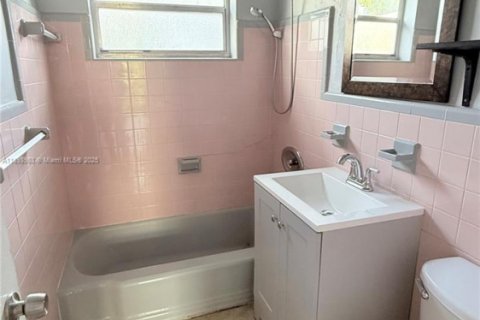 Villa ou maison à louer à Miami, Floride: 2 chambres, 65.03 m2 № 1946612 - photo 6
