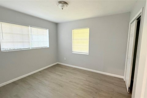 Villa ou maison à louer à Miami, Floride: 2 chambres, 65.03 m2 № 1946612 - photo 5