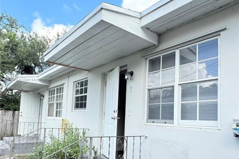 Villa ou maison à louer à Miami, Floride: 2 chambres, 65.03 m2 № 1946612 - photo 9