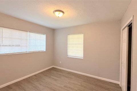 Villa ou maison à louer à Miami, Floride: 2 chambres, 65.03 m2 № 1946612 - photo 3