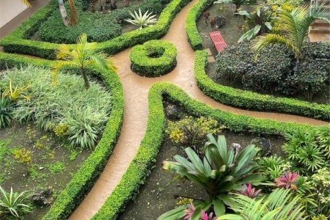 Condo in Miami, Florida, 1 bedroom  № 2000829 - photo 2