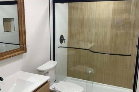 Condo in Miami, Florida, 1 bedroom  № 2000829 - photo 4