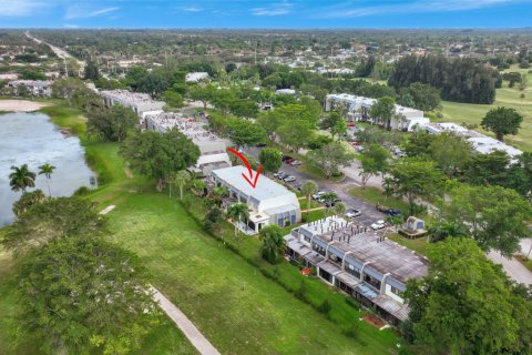 Condo in Lake Worth, Florida, 2 bedrooms  № 855502 - photo 1