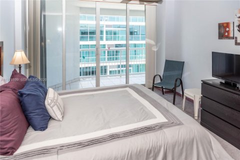 Condo in Surfside, Florida, 2 bedrooms  № 2041953 - photo 14