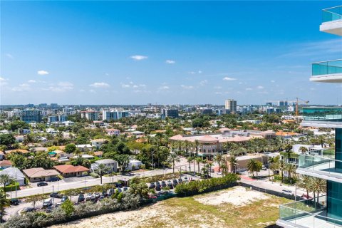 Condo in Surfside, Florida, 2 bedrooms  № 2041953 - photo 24