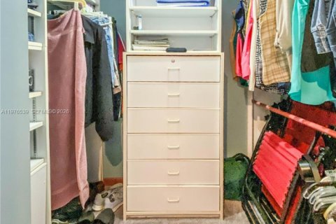 Condo in Surfside, Florida, 2 bedrooms  № 2041953 - photo 15