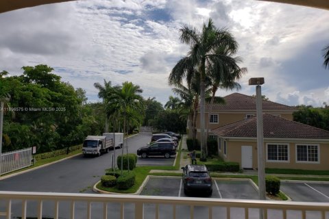 Condo in Hollywood, Florida, 2 bedrooms № 1948317 - photo 3