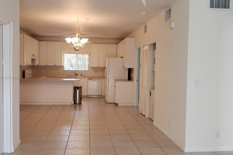 Condo in Hollywood, Florida, 2 bedrooms № 1948317 - photo 6