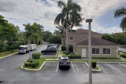 Condo in Hollywood, Florida, 2 bedrooms № 1948317 - photo 5