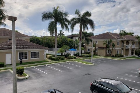 Condo in Hollywood, Florida, 2 bedrooms № 1948317 - photo 4