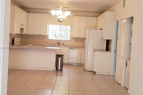 Condo in Hollywood, Florida, 2 bedrooms № 1948317 - photo 7