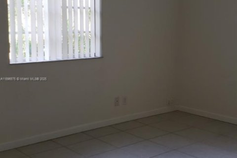 Condo in Hollywood, Florida, 2 bedrooms № 1948317 - photo 16