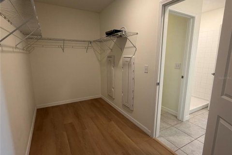 Casa en venta en Wesley Chapel, Florida, 6 dormitorios, 308.99 m2 № 2215907 - foto 25