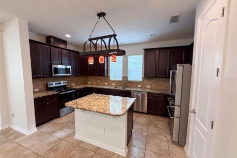 House in Orlando, Florida 3 bedrooms, 172.71 sq.m. № 2389027 - photo 2