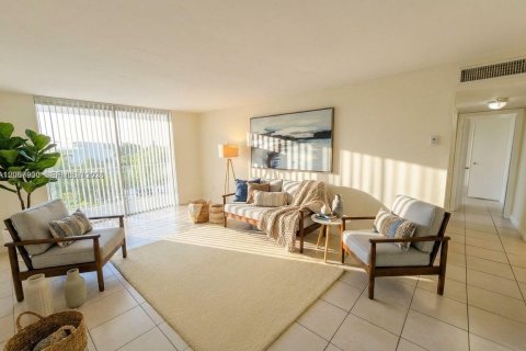 Condominio en Miami, Florida, 2 dormitorios  № 2244717