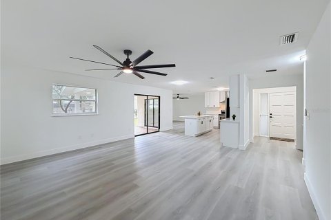 Villa ou maison à vendre à Haines City, Floride: 3 chambres, 146.04 m2 № 2406883 - photo 10