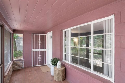 House in Tampa, Florida 4 bedrooms, 182.37 sq.m. № 2151771 - photo 13