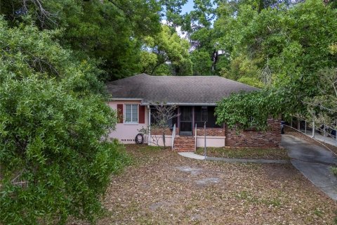 House in Tampa, Florida 4 bedrooms, 182.37 sq.m. № 2151771 - photo 2
