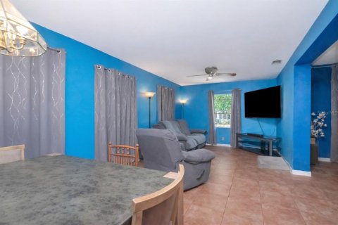 House in Tampa, Florida 4 bedrooms, 182.37 sq.m. № 2151771 - photo 26