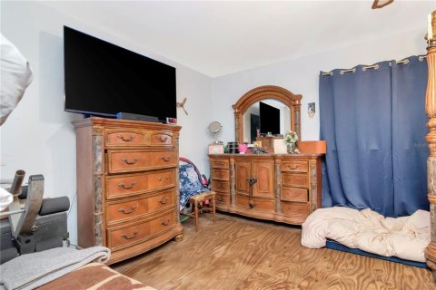 House in Tampa, Florida 4 bedrooms, 182.37 sq.m. № 2151771 - photo 16