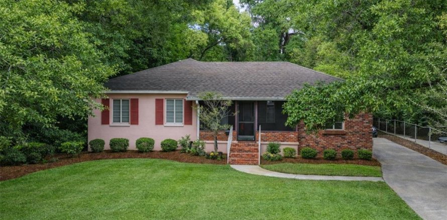House in Tampa, Florida 4 bedrooms, 182.37 sq.m. № 2151771
