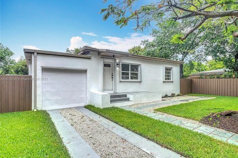 Casa en venta en North Miami, Florida, 3 dormitorios № 1770486 - foto 2