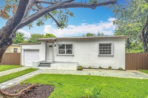 Casa en venta en North Miami, Florida, 3 dormitorios № 1770486 - foto 1