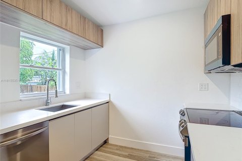 Casa en venta en North Miami, Florida, 3 dormitorios № 1770486 - foto 9