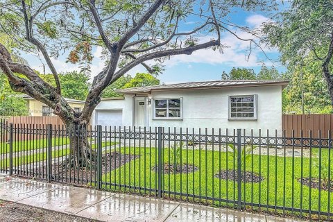 Casa en venta en North Miami, Florida, 3 dormitorios № 1770486 - foto 4