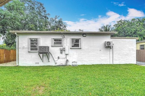 Casa en venta en North Miami, Florida, 3 dormitorios № 1770486 - foto 29