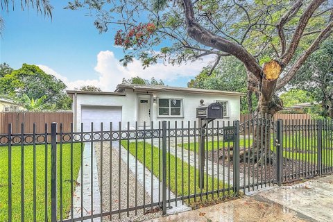 Casa en venta en North Miami, Florida, 3 dormitorios № 1770486 - foto 3