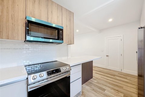 Casa en venta en North Miami, Florida, 3 dormitorios № 1770486 - foto 10