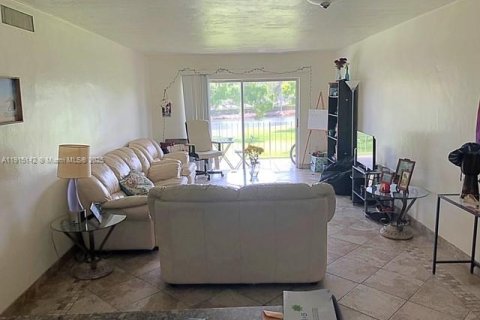 Copropriété à louer à Miami, Floride: 1 chambre, 65.03 m2 № 1970733 - photo 4