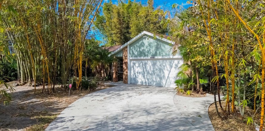 Casa en Port St. Lucie, Florida 3 dormitorios, 143.63 m2 № 2078160