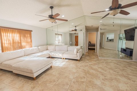 Casa en venta en Port St. Lucie, Florida, 3 dormitorios, 143.63 m2 № 2078160 - foto 3