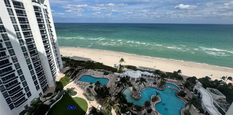 Studio à Condo à Sunny Isles Beach, Floride  № 1976597