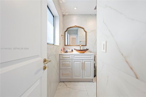 Villa ou maison à vendre à Hollywood, Floride: 3 chambres, 141.77 m2 № 1998879 - photo 17